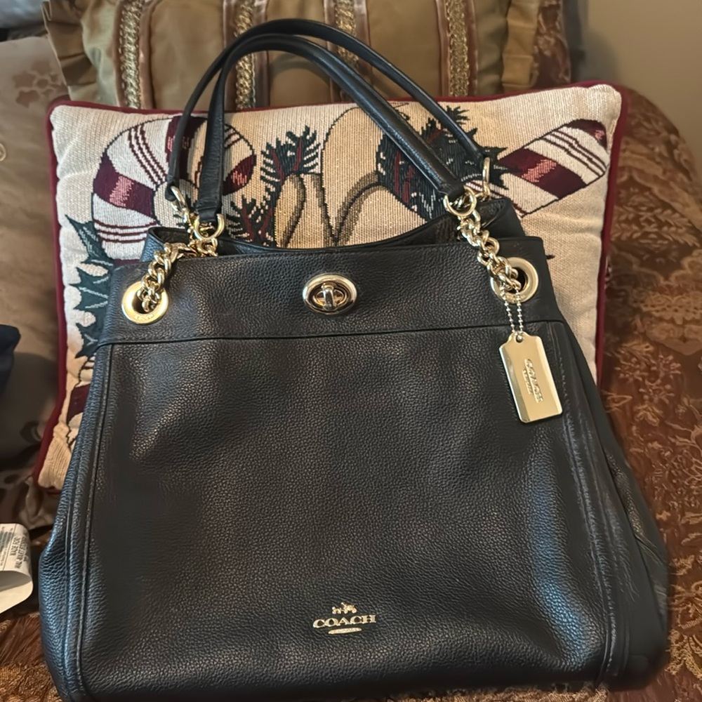 COACH Shoulder Bag Perfect Condition for those on your Christmas List